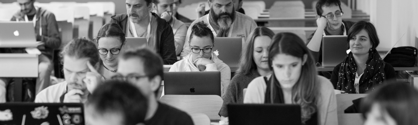 Students in classroom with laptops. CR Franck Paul